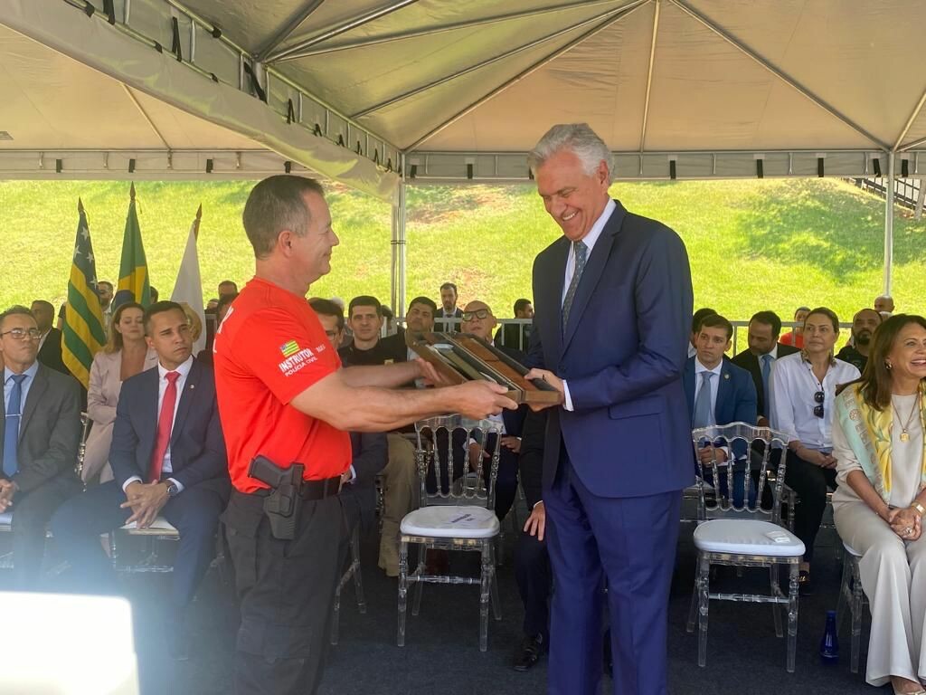 Governador visita ESPC para acompanhar Curso de Formação e entrega R$ 12,9 mi em equipamentos