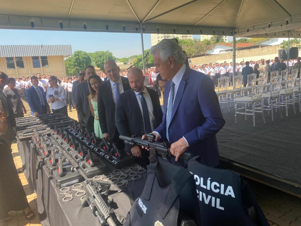 Governador visita ESPC para acompanhar Curso de Formação e entrega R$ 12,9 mi em equipamentos