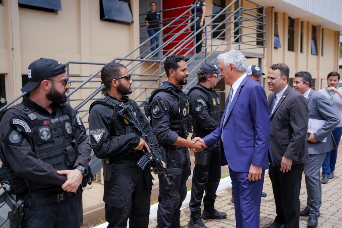 Governador visita ESPC para acompanhar Curso de Formação e entrega R$ 12,9 mi em equipamentos