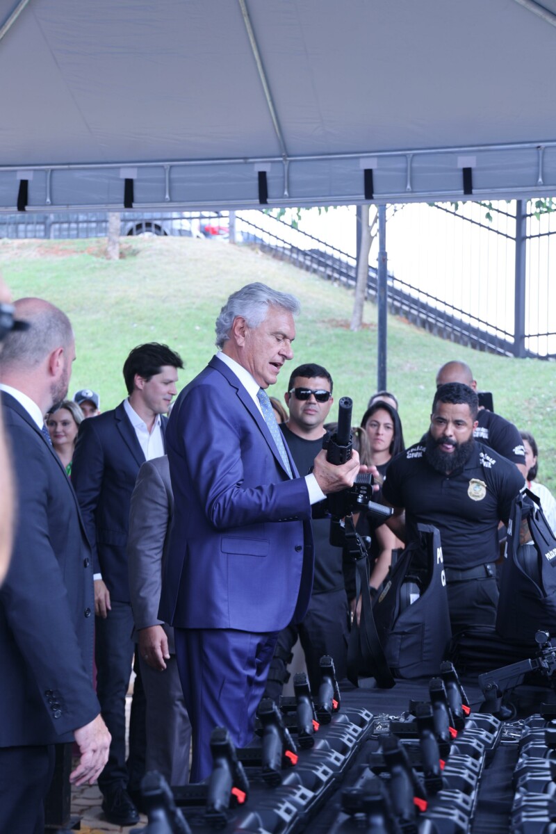 Governador visita ESPC para acompanhar Curso de Formação e entrega R$ 12,9 mi em equipamentos