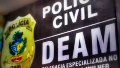 Agressor é preso após mulher entregar carta com pedido de socorro