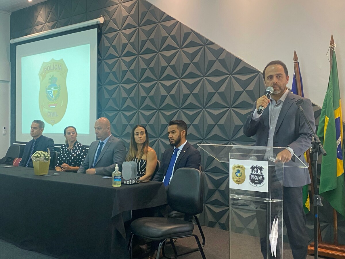 Direção da PCGO realiza reunião com regionais e especializadas