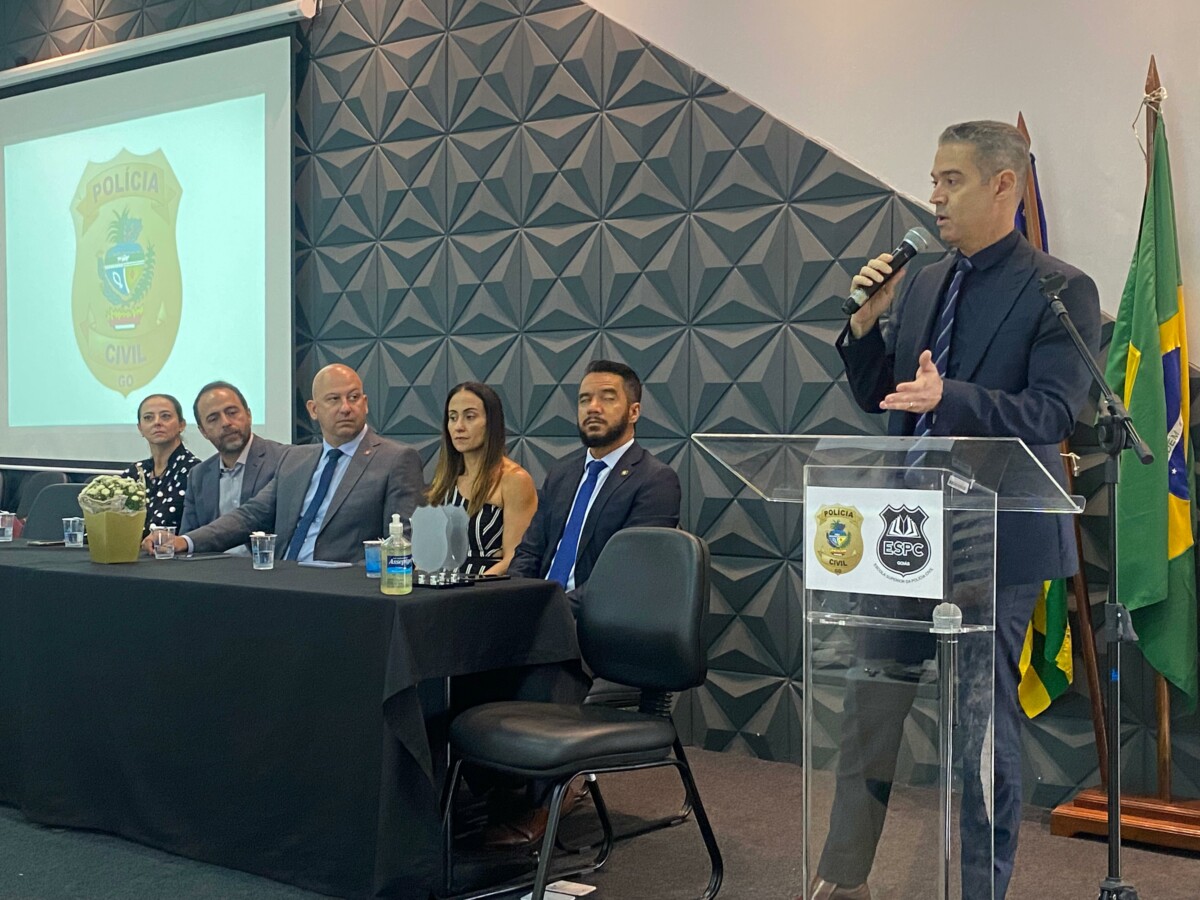 Direção da PCGO realiza reunião com regionais e especializadas