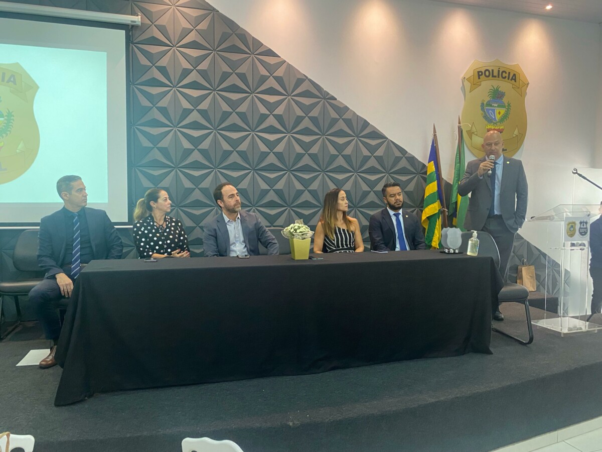 Direção da PCGO realiza reunião com regionais e especializadas