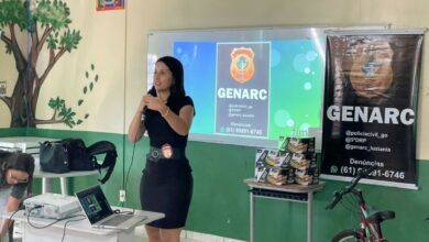 Polícia Civil faz ação social em escola de Valparaíso