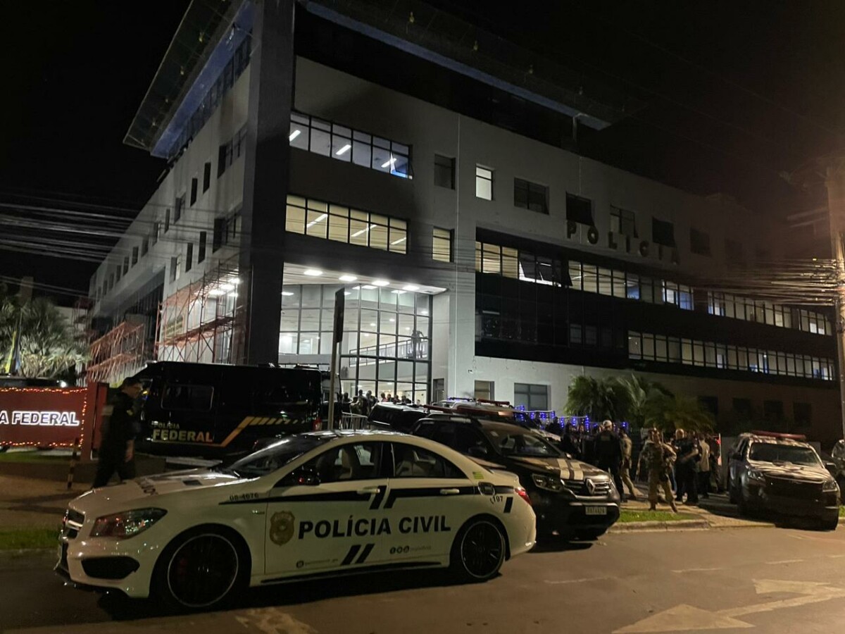 Operação integrada mobiliza 130 policiais em GO e RJ contra investigados por homicídio e outros crimes