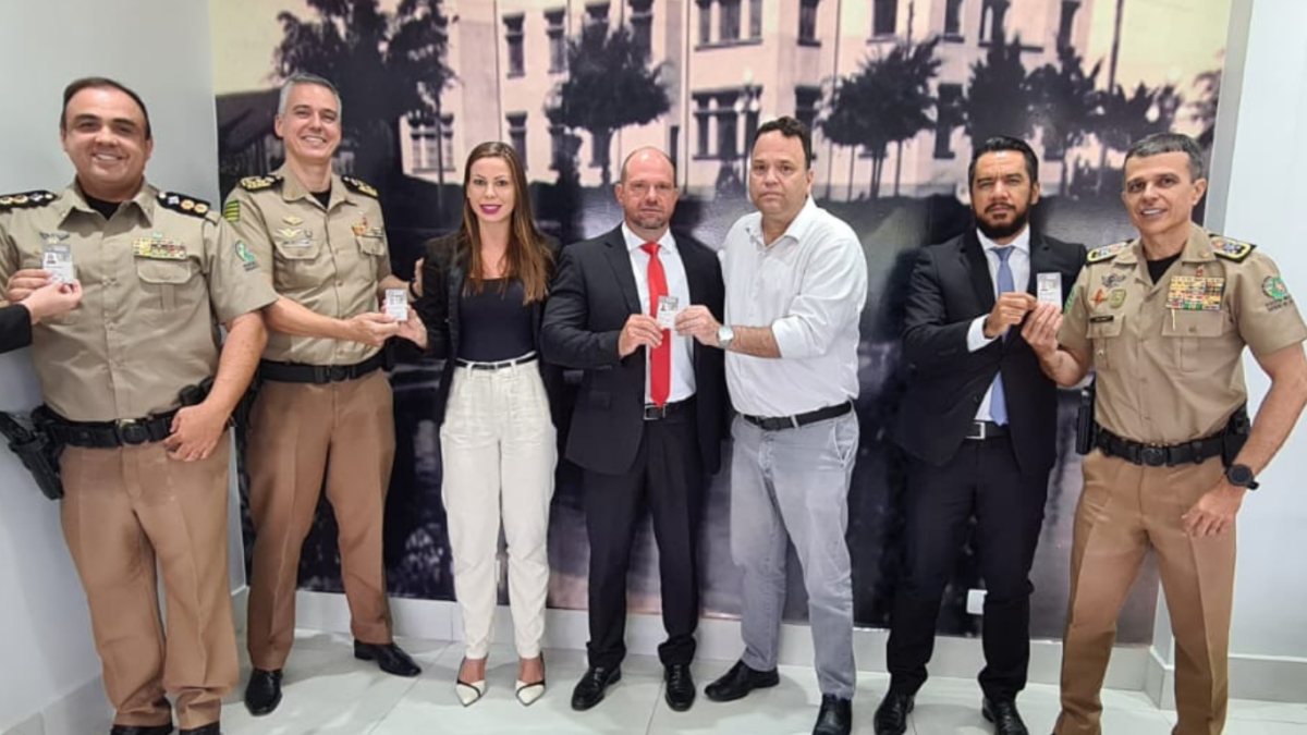 PCGO entrega 105 novos documentos de identificação funcional à PMGO