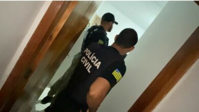 Operação Séculos cumpre buscas após investigados anunciarem venda ilegal de arma, em Crixás