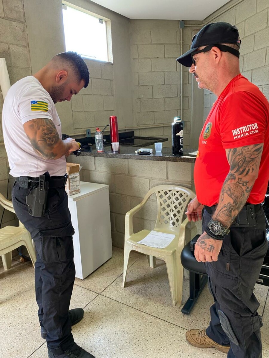 Direção da PCGO entrega kit operacional aos novos policiais