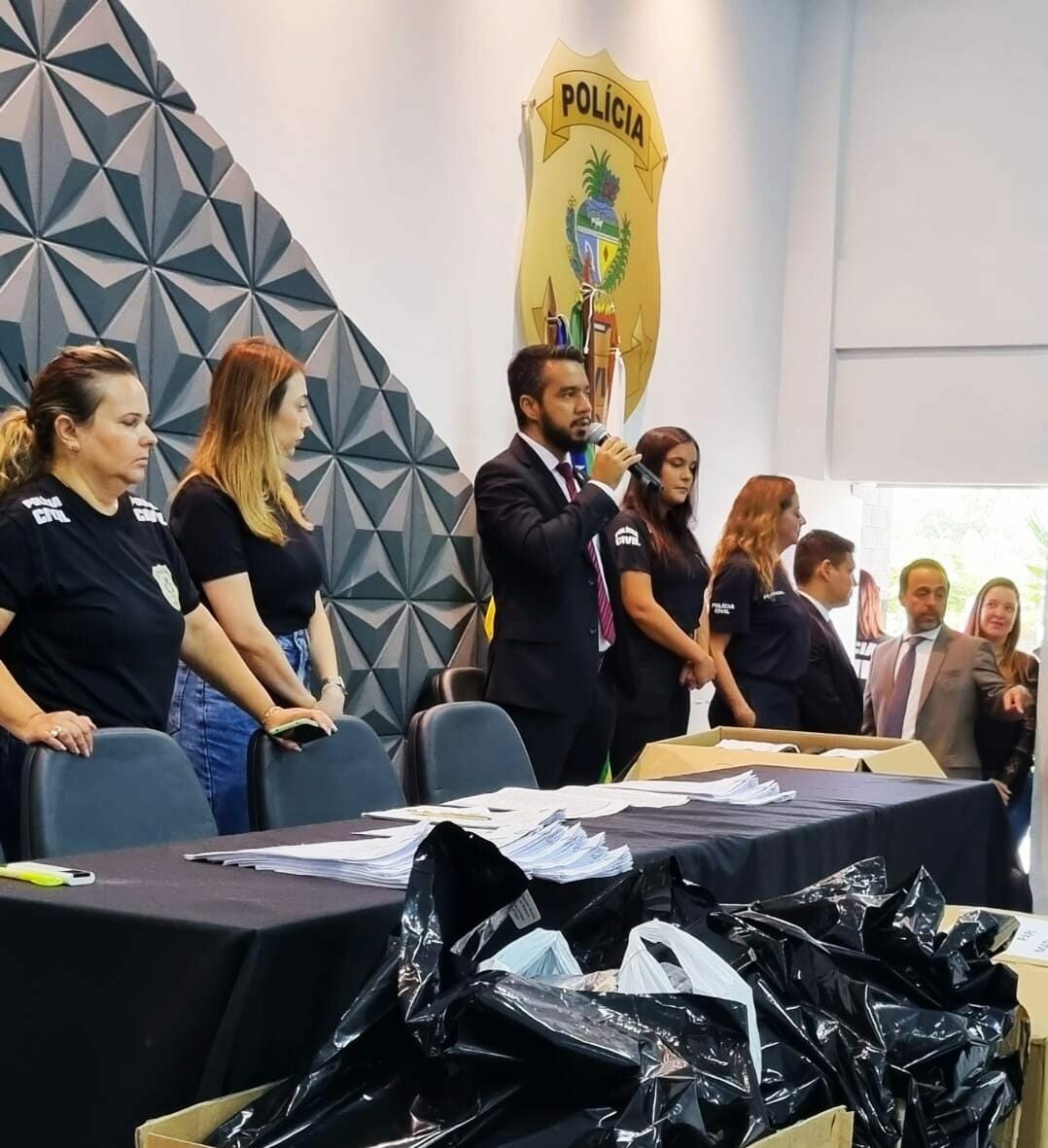 Direção da PCGO entrega kit operacional aos novos policiais