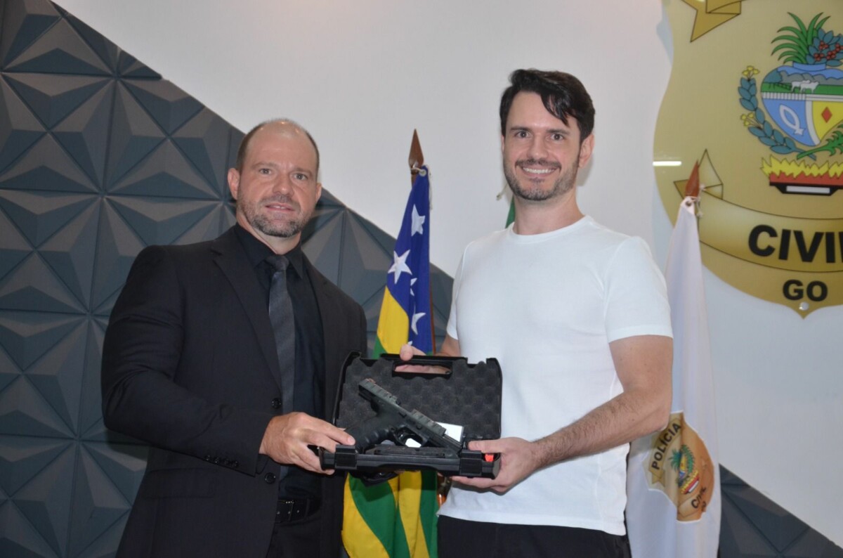 Direção da PCGO entrega kit operacional aos novos policiais