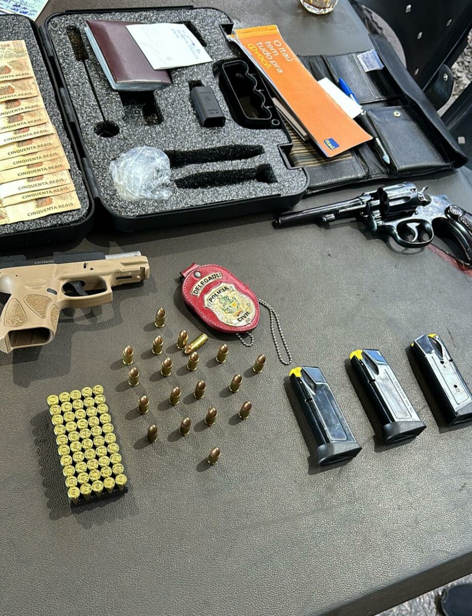 PC cumpre prisão e apreende armas com investigado por extorquir vítimas para pagamento de dívidas