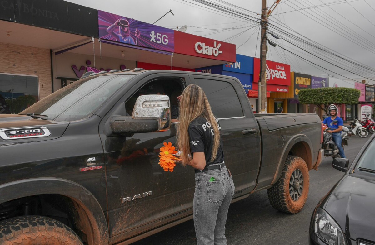 Caminhos Seguros: PCGO faz campanha no trânsito, em São Luís de Montes Belos