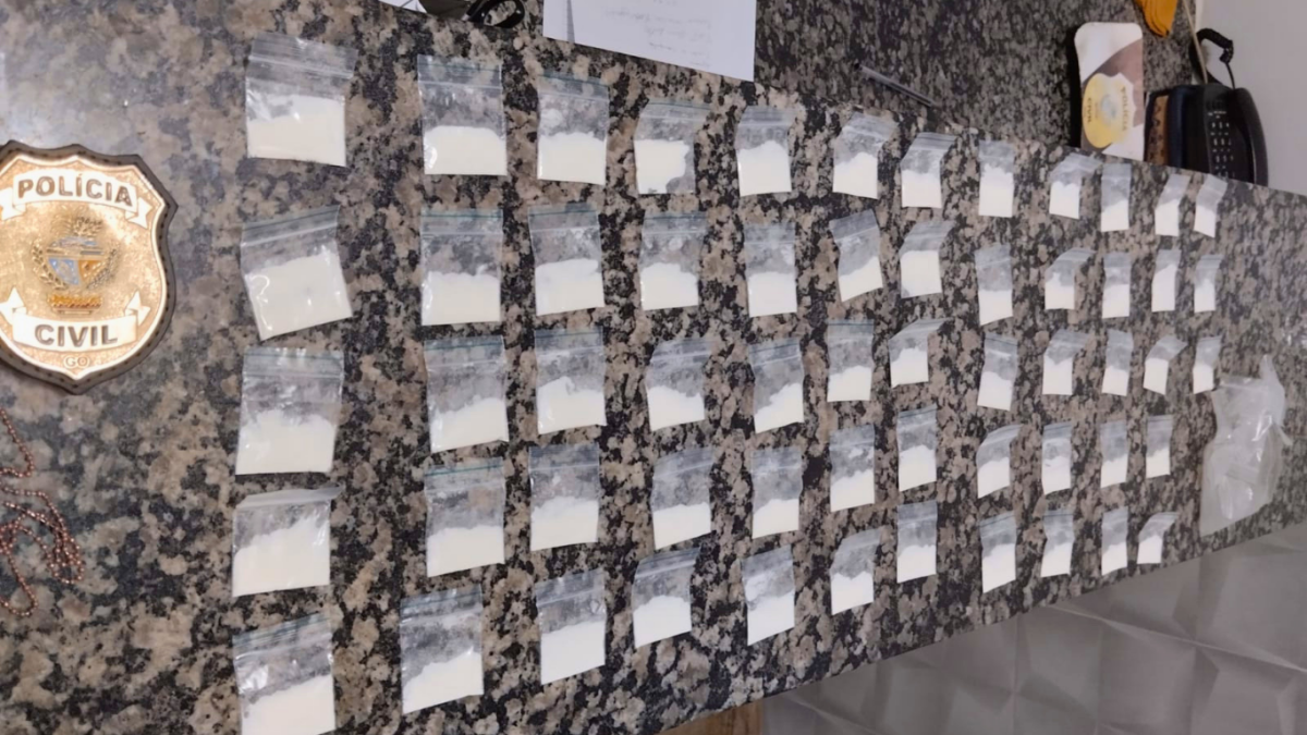 PCGO prende em flagrante homem que estava comercializando drogas em posto de combustível