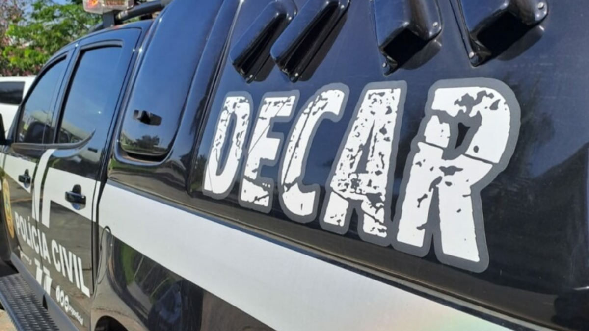 PCGO prende trio por furtar carga de leite e trocar mercadoria por água com açúcar