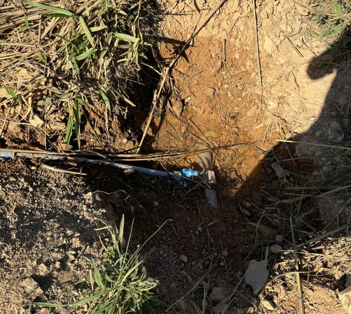 Homem é preso por desviar tubulação de águ