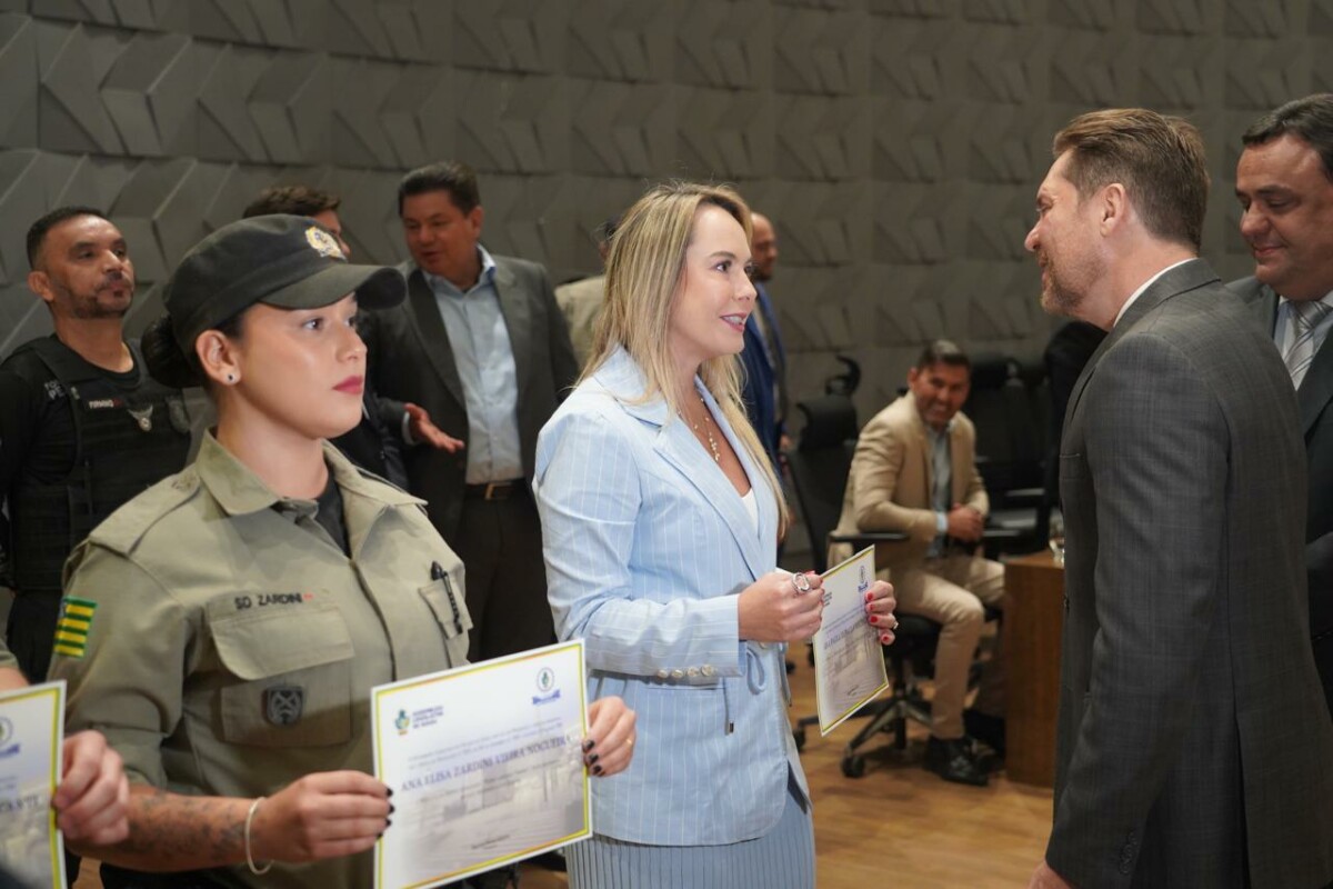 Policiais civis são homenageados na Assembleia Legislativa de Goiás