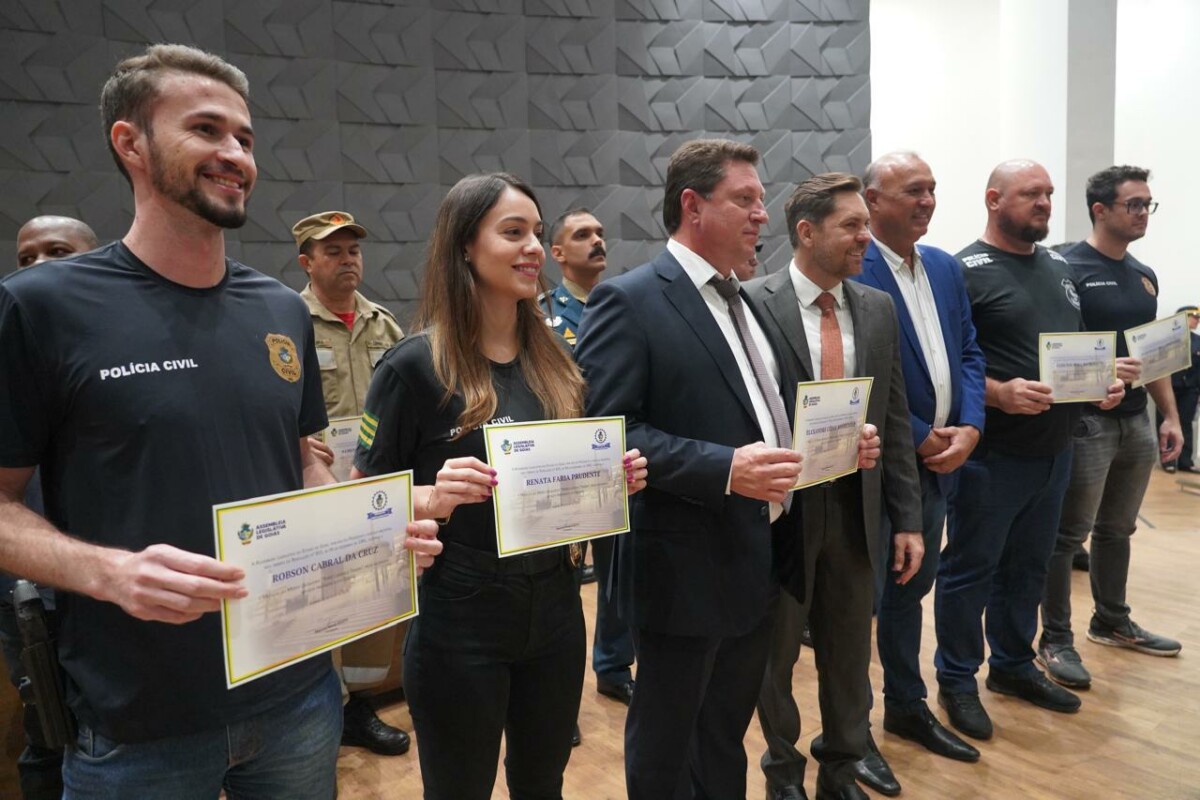 Policiais civis são homenageados na Assembleia Legislativa de Goiás
