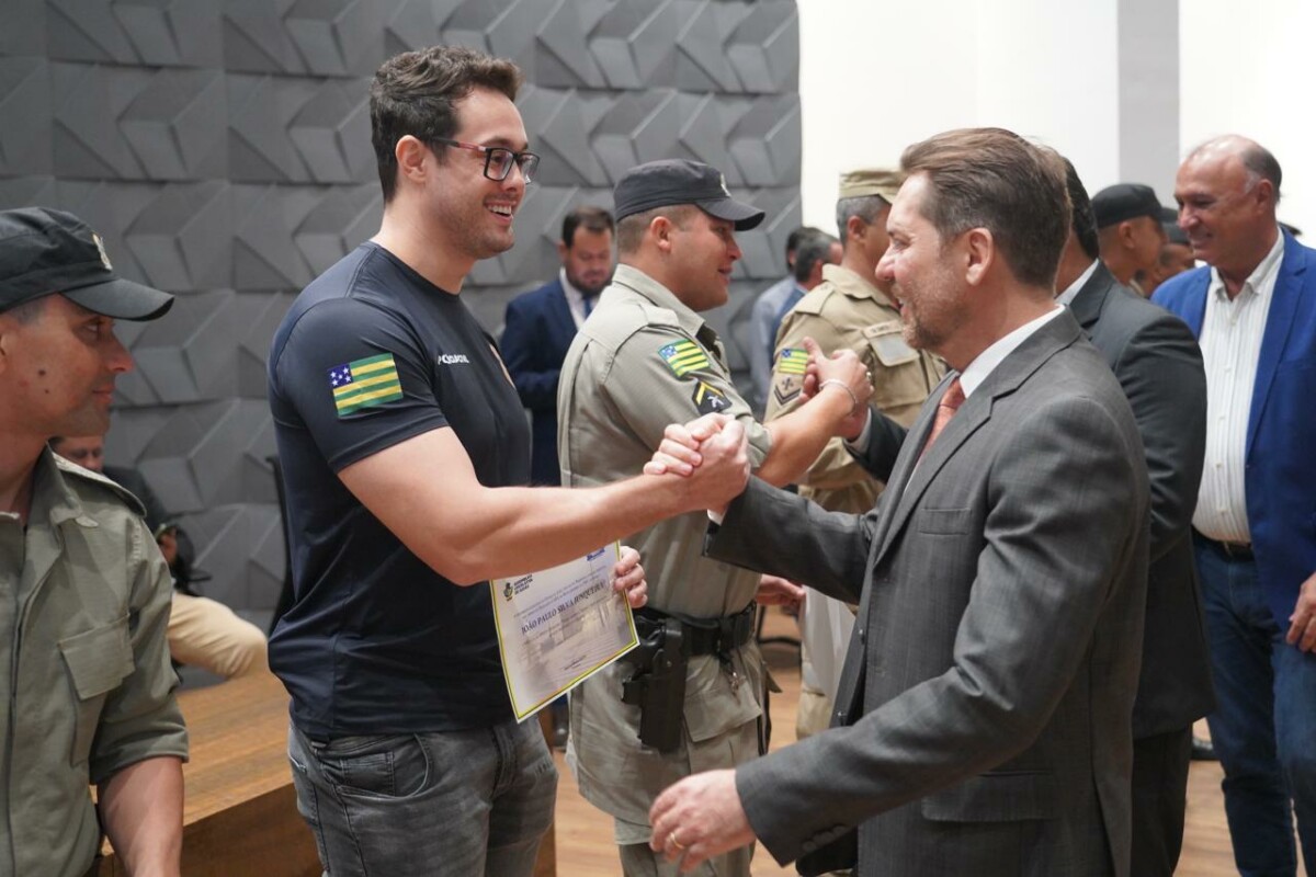 Policiais civis são homenageados na Assembleia Legislativa de Goiás