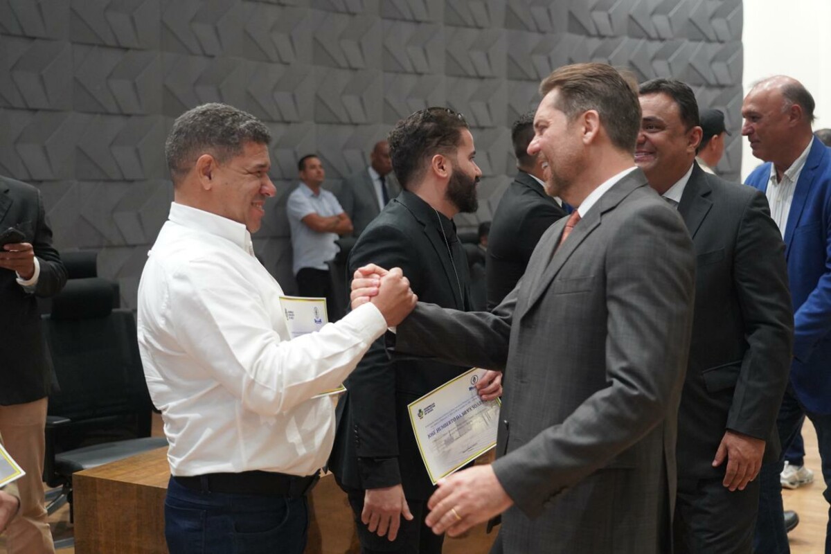 Policiais civis são homenageados na Assembleia Legislativa de Goiás