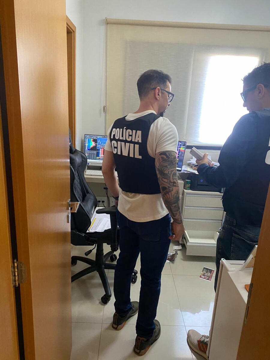 Polícia Civil faz operação e prende ex-síndico suspeito de desviar valores milionários de condomínio, em Goiânia