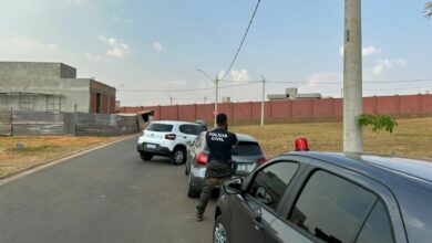 Operação apreende veículo de luxo de ex-síndico investigado por fraudes em condomínio residencial