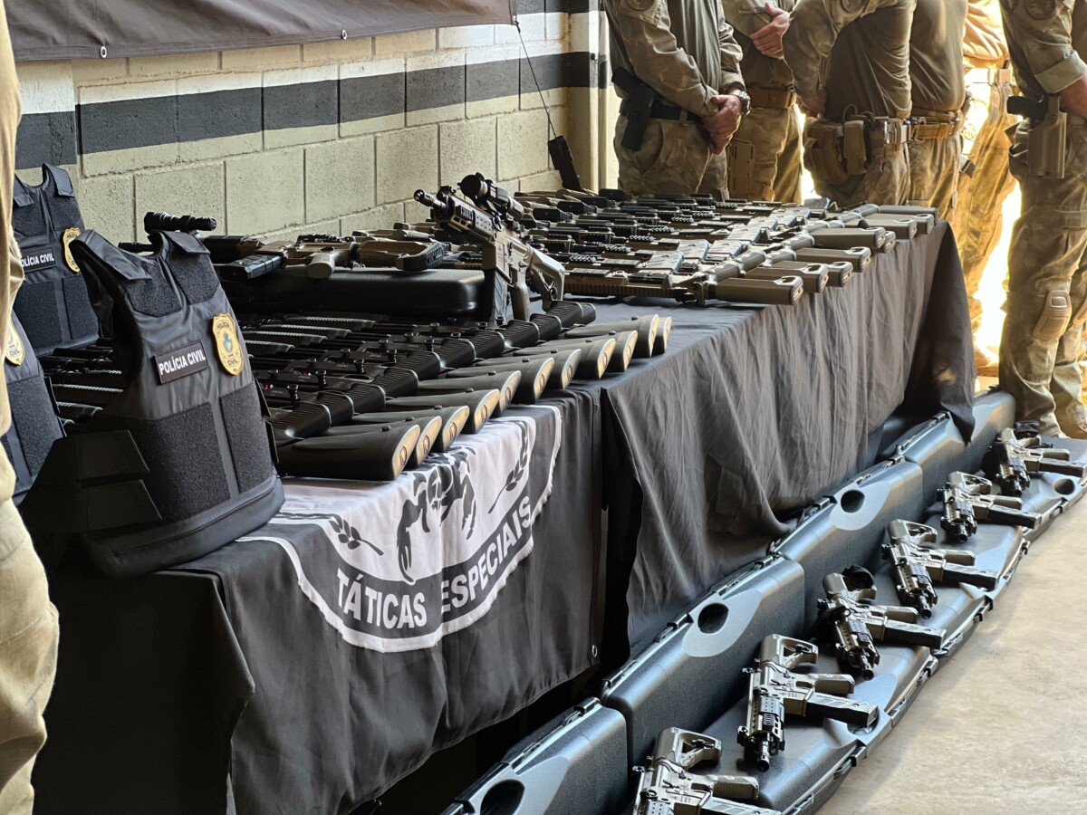 Direção-Geral da PCGO entrega novos equipamentos bélicos para a CORE/GT3