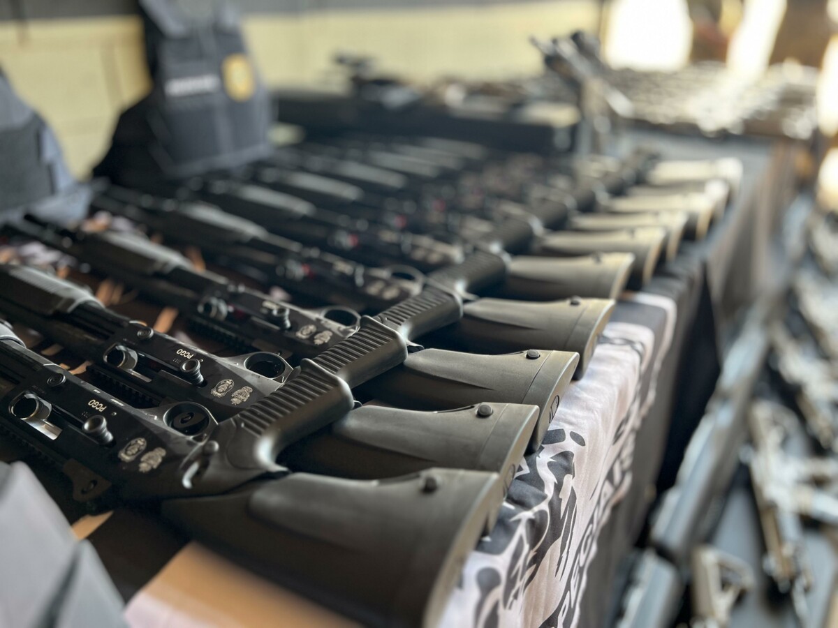 Direção-Geral da PCGO entrega novos equipamentos bélicos para a CORE/GT3