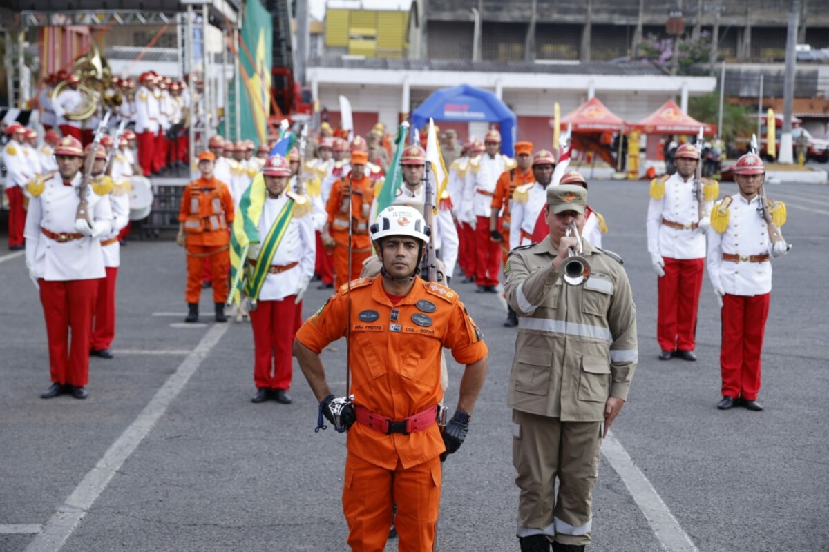 Delegado-Geral participa de cerimônia dos 35 anos de emancipação do Corpo de Bombeiros Militar de Goiás