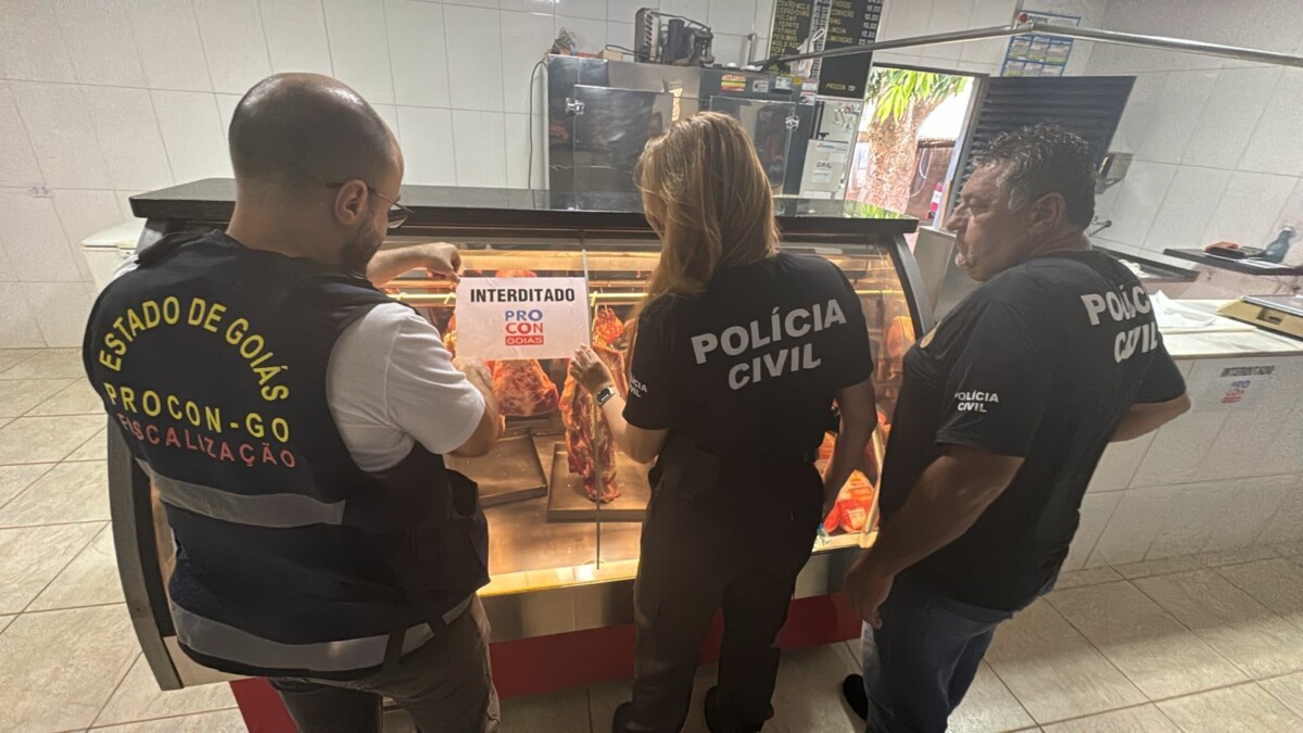 Polícia Civil, Agrodefesa e Procon interditam