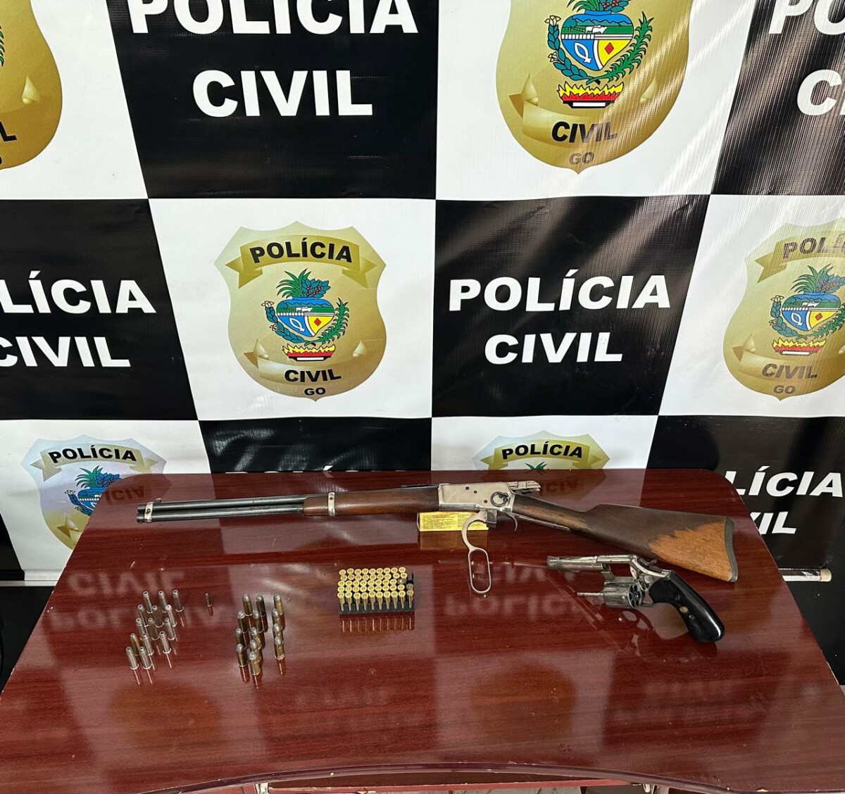 Operação prende homem por manter arma e munições de uso restrito em Uruana