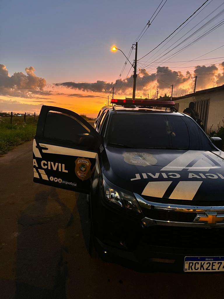 Mãe e filho são presos por agredir namorada deste, uma adolescente, em Itaberaí