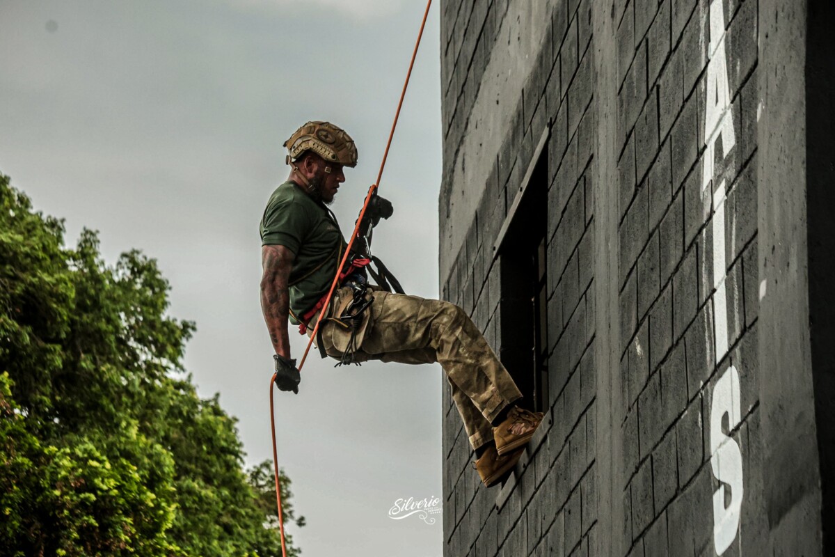 Policiais civis da CORE/GT3 fazem curso de resgate em edificações e abordagem em áreas elevadas