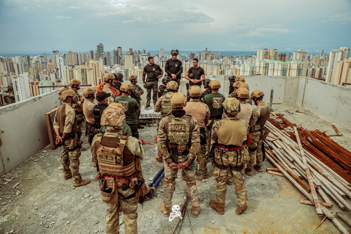 Policiais civis da CORE/GT3 fazem curso de resgate em edificações e abordagem em áreas elevadas