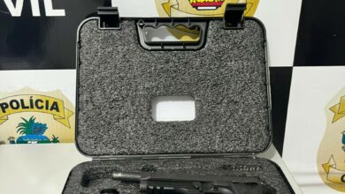 PCGO prende em flagrante autor de violência doméstica na posse ilegal de arma de uso restrito