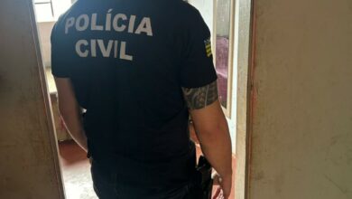 Polícia Civil cumpre mandado judicial e apreende arma de fogo e caça-níqueis em Itumbiara