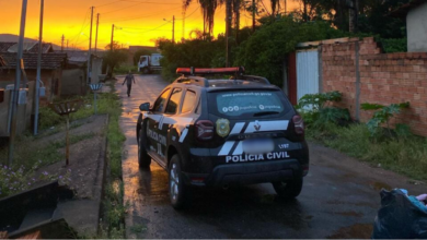 PCGO prende mulher que fingia ser avó de criança doente para pedir doações em semáforos