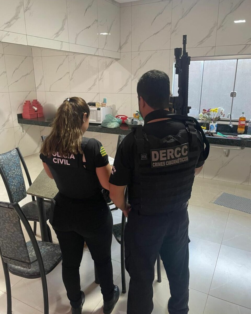 Polícia Civil apreende com adolescente celulares com centenas de imagens de pornografia infantil em Nova Glória