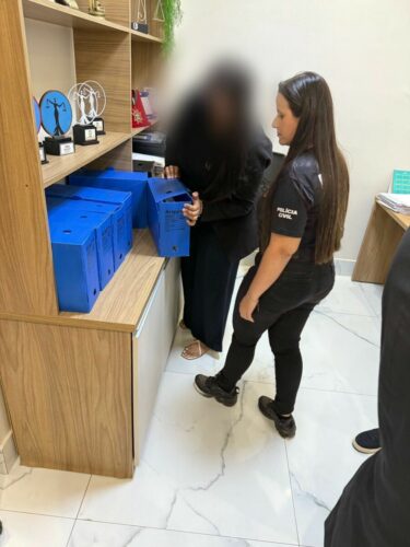 PCGO prende em flagrante autor de feminicídio reincidente por novas ameaças, perseguição e violência psicológica em Águas Lindas