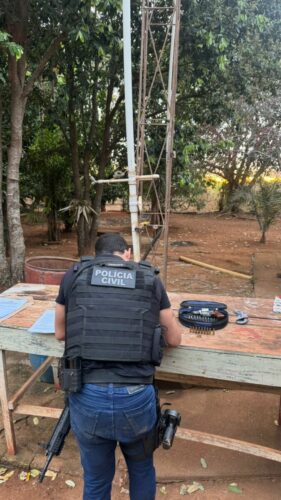 Polícia Civil prende condenado foragido por feminicídio brutal e apreende arsenal com mais de 600 munições e várias armas 