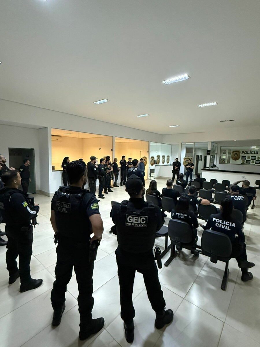 Polícia Civil prende condenado foragido por feminicídio brutal e apreende arsenal com mais de 600 munições e várias armas 