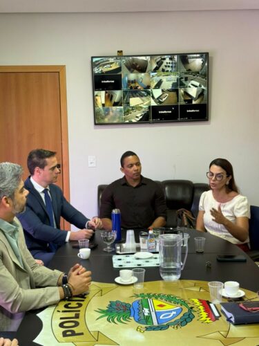 PCGO alinha ações com Judiciário em Jataí para fortalecer proteção às mulheres no Agosto Lilás