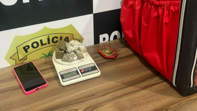 PCGO e PMGO prendem falsa entregadora de app que fazia delivery de drogas em Paraúna