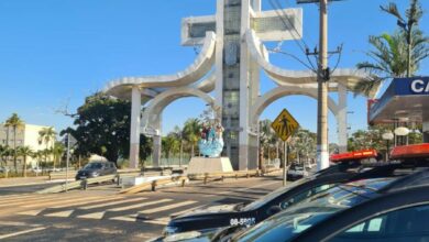 PCGO prende casal por roubo, lesão corporal e porte ilegal de arma de fogo em Trindade