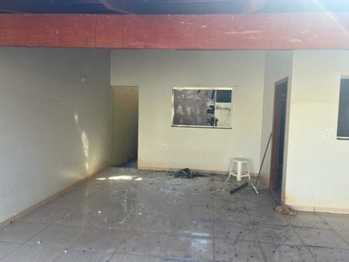 PCGO prende homem e busca dois foragidos por incendiar casa de mulher em Santa Helena após separação familiar