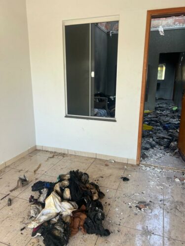 PCGO prende homem e busca dois foragidos por incendiar casa de mulher em Santa Helena após separação familiar