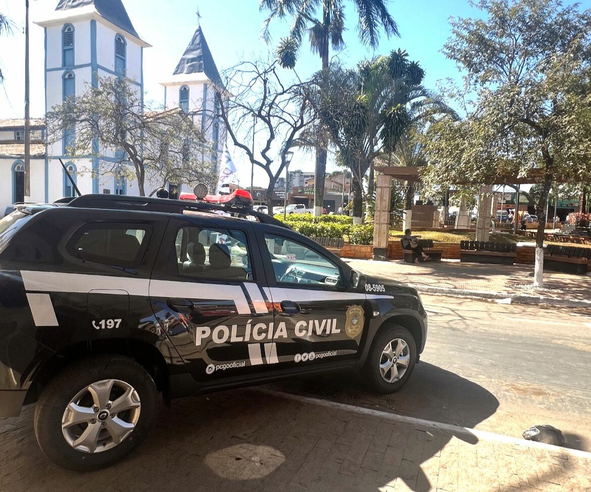 PCGO prende sócio e funcionários de clínica clandestina que mantinha pacientes em cárcere privado