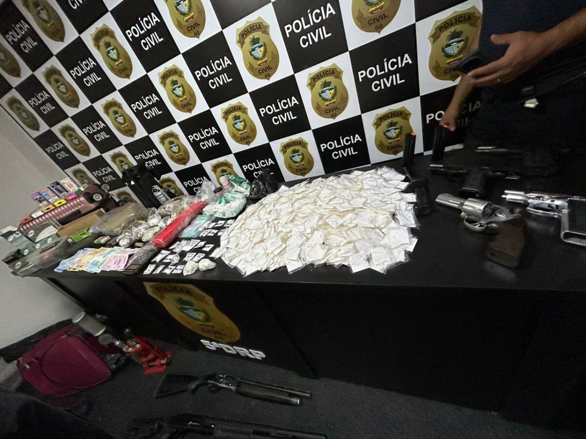 PCGO cumpre mandado de busca e apreende armas de fogo e grande quantidade de drogas em Luziânia