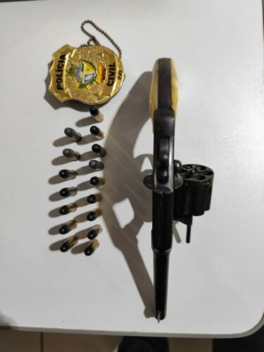 PCGO cumpre mandado de busca e apreensão e prende investigado em flagrante com arma de fogo em Mozarlândia
