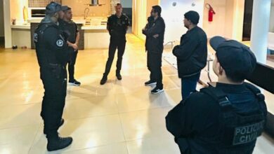 PCGO cumpre mandados de prisão contra mãe e filho por golpe do falso intermediário